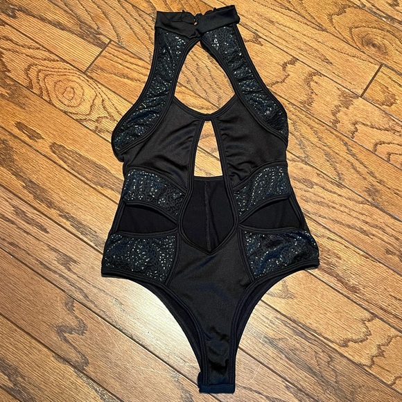 Sexy bodysuit with cutouts - Picture 2 of 5